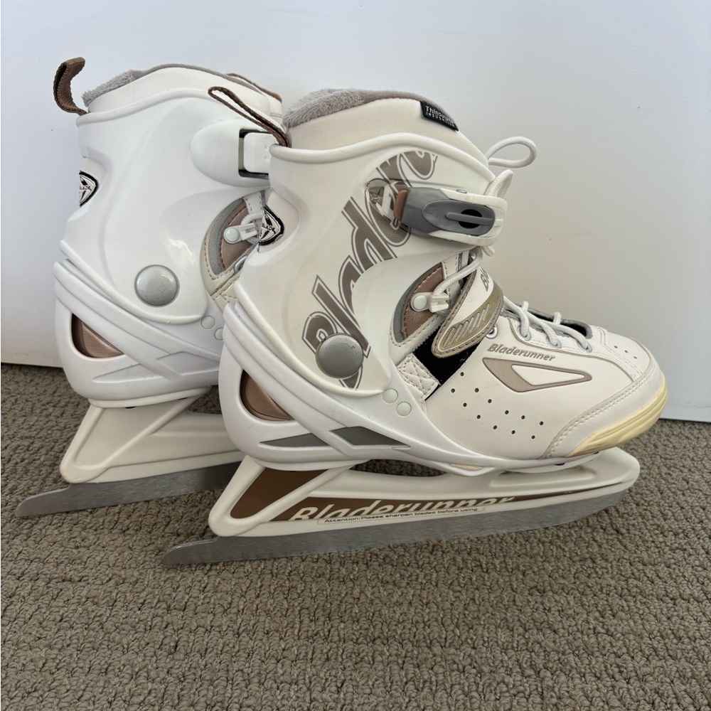 SOLD - ROLLERBLADE COMET XT Bladerunner Women’s Figure Ice Skates, White/Beige. - Picture 5 of 9